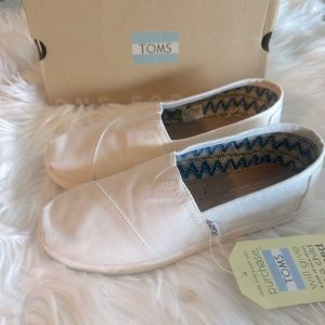 New Toms Shoes in White Youth Size 5